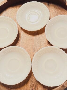 Lot of 5 Vintage McKee Custard Glass Laurel Pattern Saucers.

Great condition.